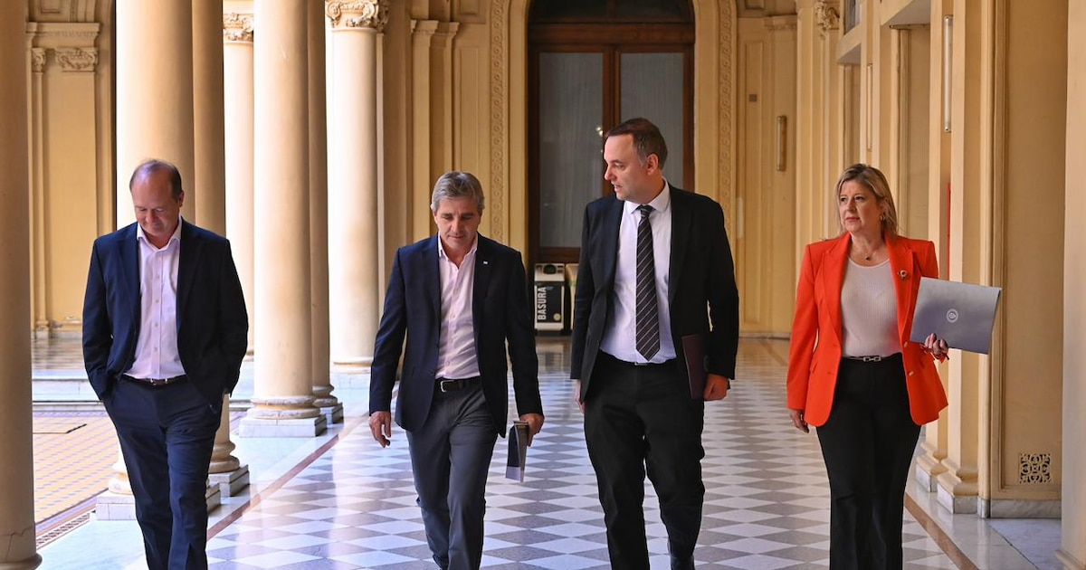 Milei’s Government Is Trapped by the Adorni Scandal, a Failing Economic Mood, and an Elite That Wants Results Now