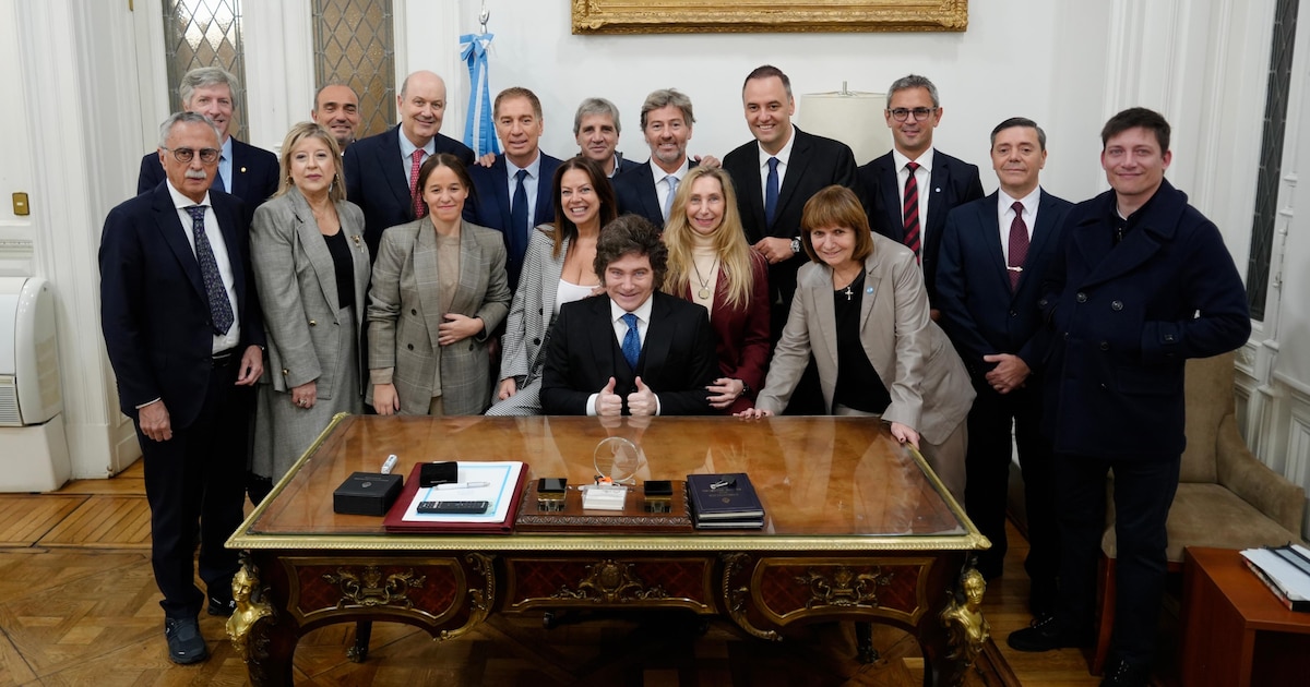 Milei’s Government Is Trapped by the Adorni Scandal and Cynically Betting on the World Cup to Distract a Furious Public