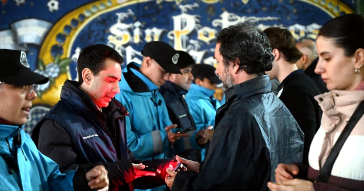 Argentina Turns Stadium Gates into a Punishment Tool for Deadbeat Parents and Violent Offenders