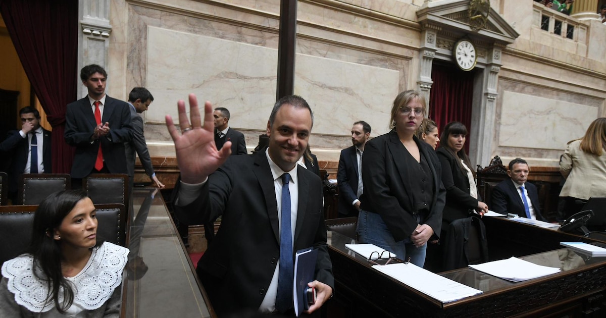 Opposition Delays Move to Question Adorni as Quorum Slips Out of Reach