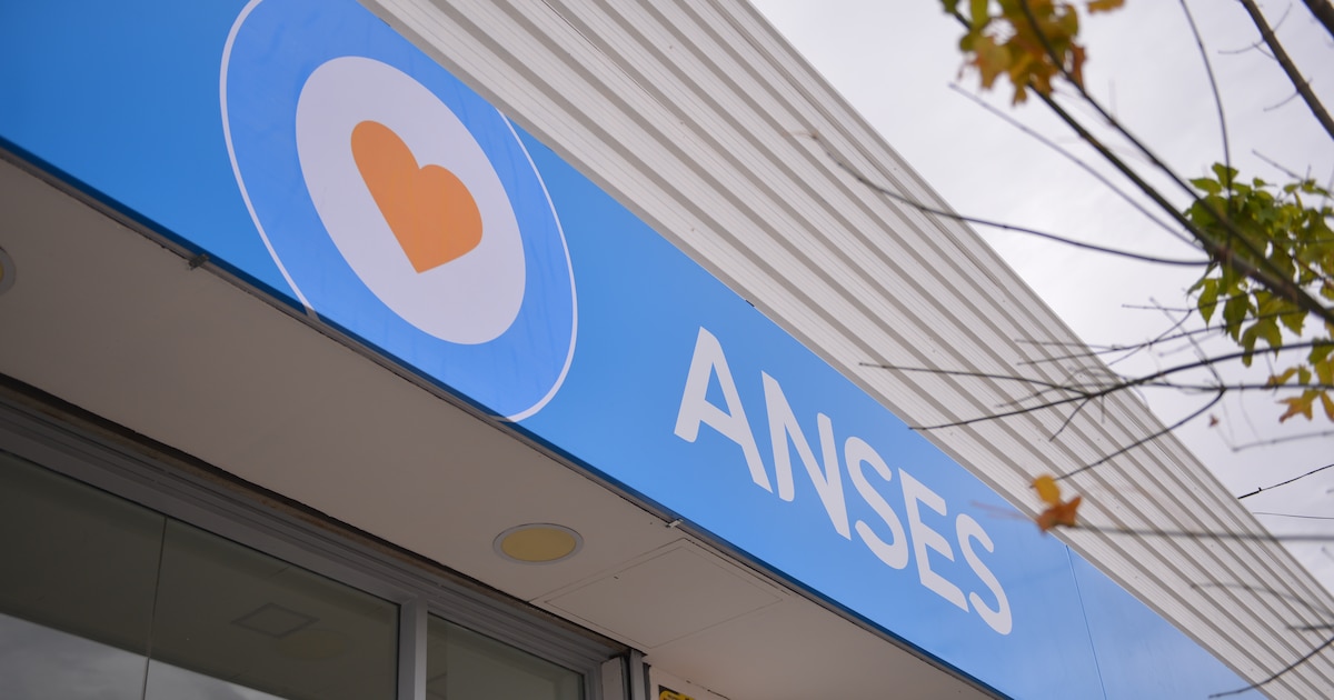 Argentina’s Inflation Spiral Forces ANSES to Raise May 2026 Payments While Emergency Bonuses Expose a System Under Pressure