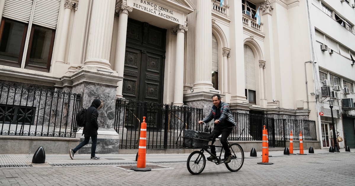 Argentina’s Central Bank Is Aggressively Hoarding Dollars and Tightening Its Grip on the FX Market