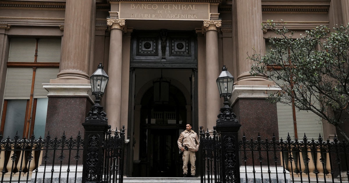 Argentina’s Central Bank Posts Its Biggest Dollar Purchase of the Month, Taking 2026 Total Above $8.7 Billion