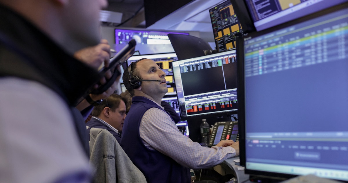 Argentine Bonds Extend Their Rally as Country Risk Drops Further Below 500 Basis Points